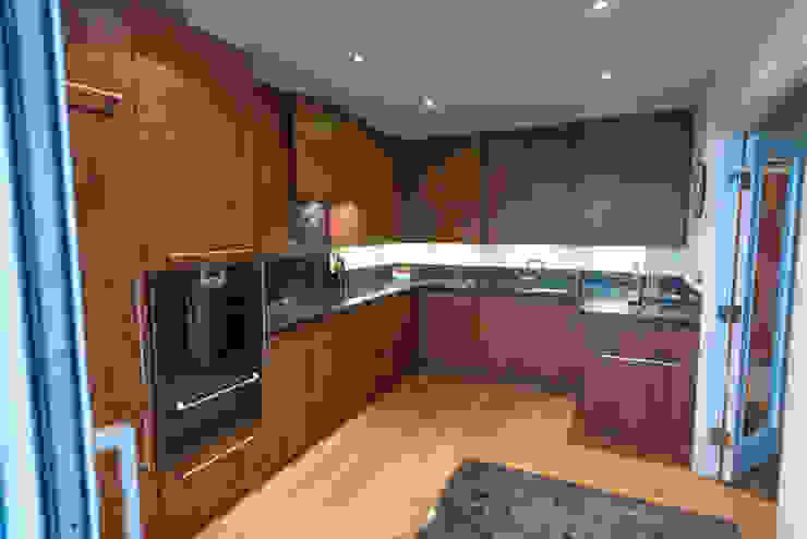 American Black Walnut Vauxhall Kitchen designed and made by Tim Wood Tim Wood Limited Modern Kitchen Wood