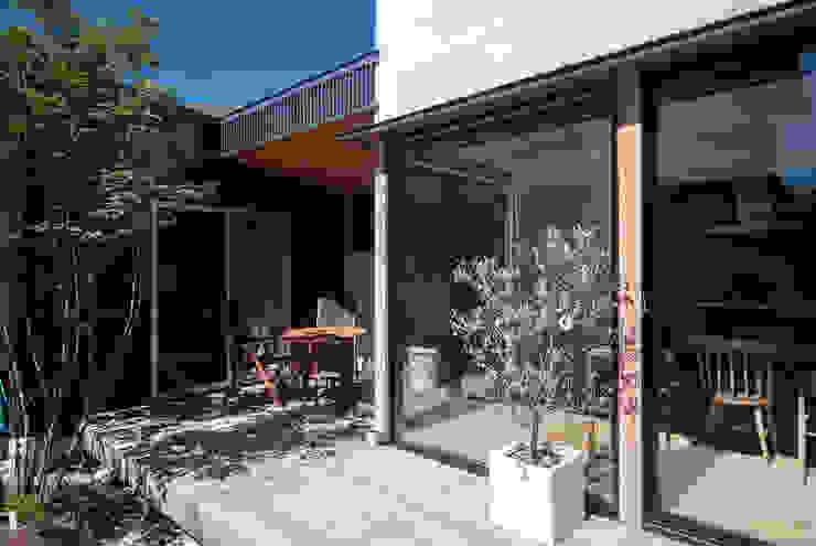 明石台の家, 株式会社ブレッツァ・アーキテクツ 株式会社ブレッツァ・アーキテクツ Moderne balkons, veranda's en terrassen