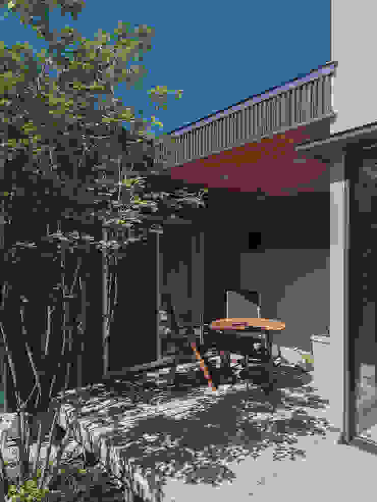 株式会社ブレッツァ・アーキテクツ Nowoczesny balkon, taras i weranda