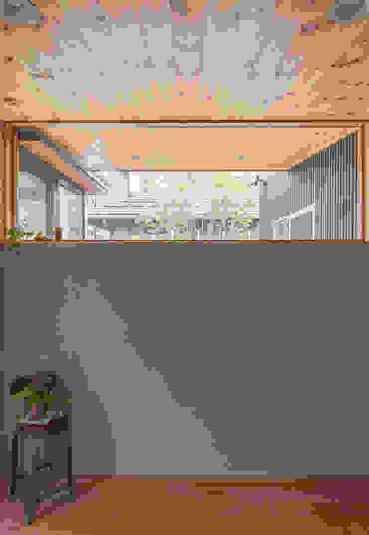 株式会社ブレッツァ・アーキテクツ Nowoczesny korytarz, przedpokój i schody