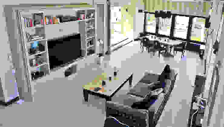 apartament eco prak Moderne Wohnzimmer von PIKSTUDIO Modern