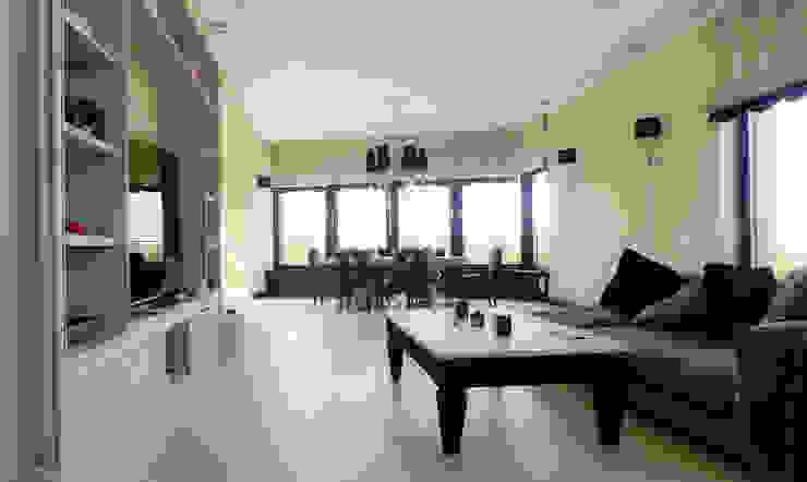 apartament eco prak Moderne Wohnzimmer von PIKSTUDIO Modern