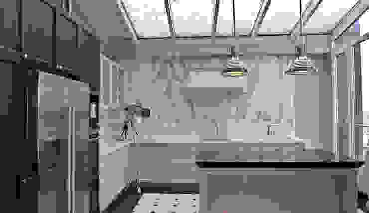 apartament eco prak Moderne Küchen von PIKSTUDIO Modern
