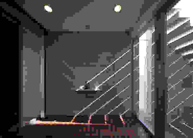 本田建築設計事務所 Modern corridor, hallway & stairs