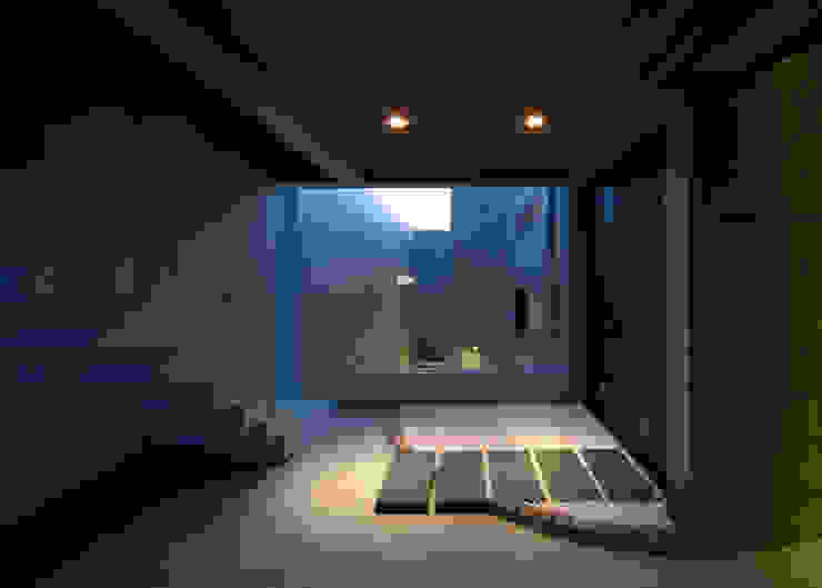 本田建築設計事務所 Modern corridor, hallway & stairs