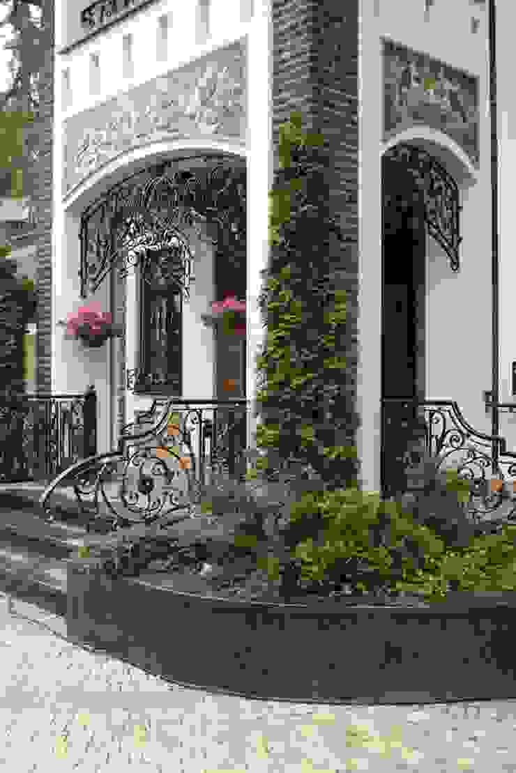 ООО 'Арт-керамика Владимира Ковалева' Балкони, веранди & тераси Рослини та квіти