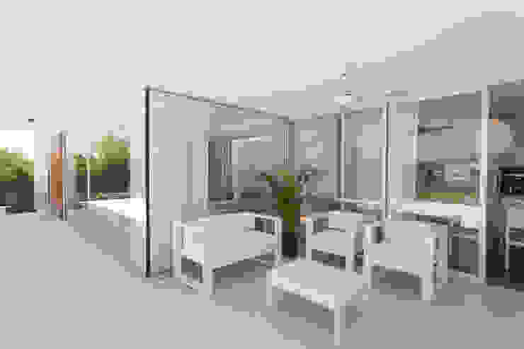 VISMARACORSI ARQUITECTOS Modern Terrace