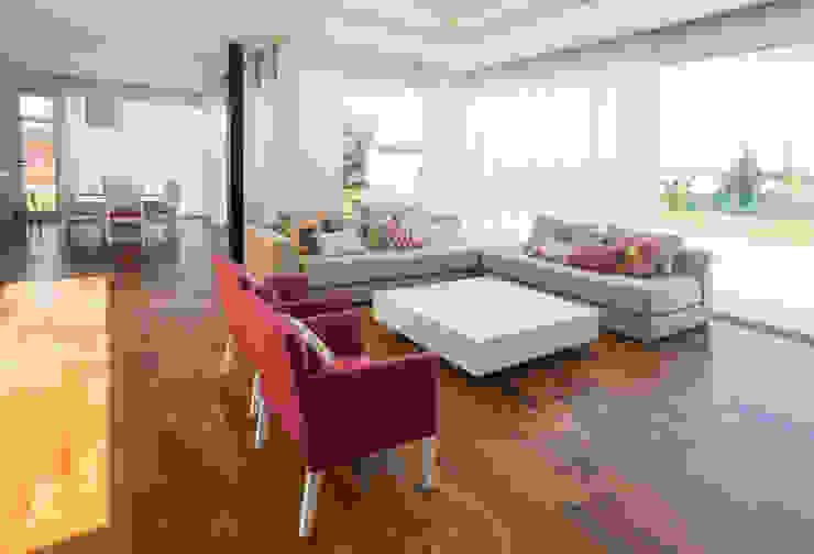 VISMARACORSI ARQUITECTOS Modern Living Room