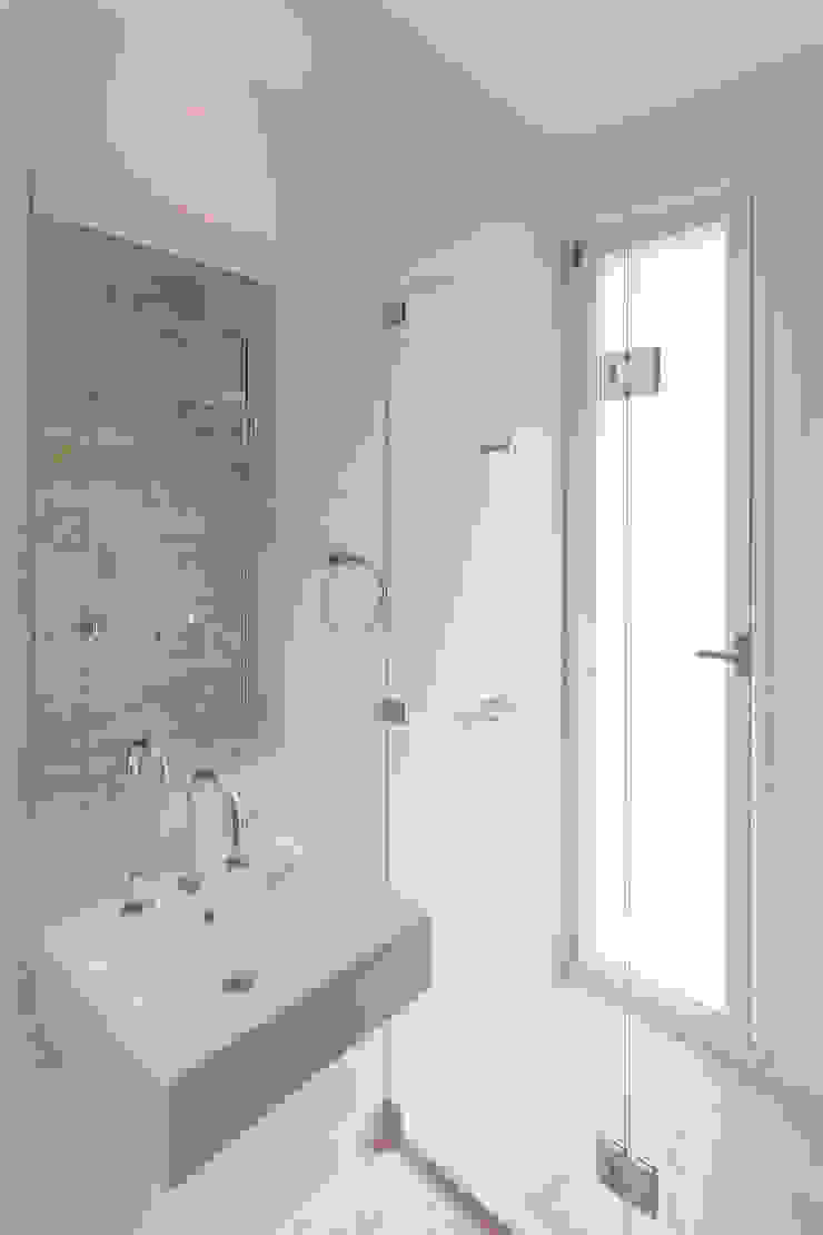 VISMARACORSI ARQUITECTOS Modern Bathroom