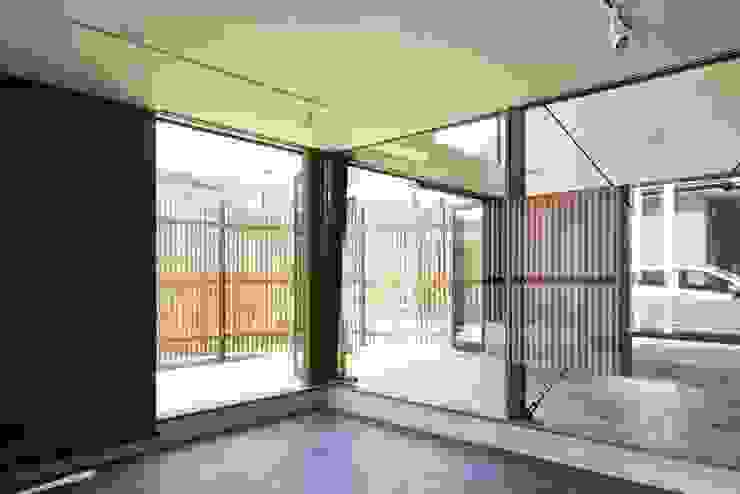 白砂孝洋建築設計事務所 Nhà để xe/nhà kho phong cách hiện đại