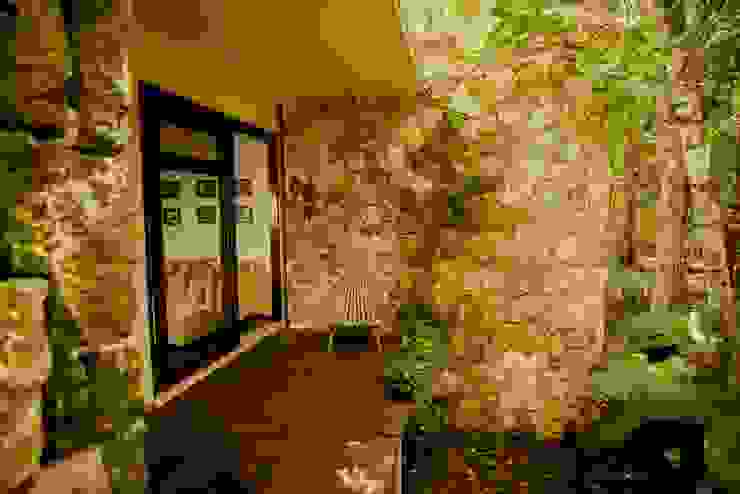 Casas modernas por IURO Moderno