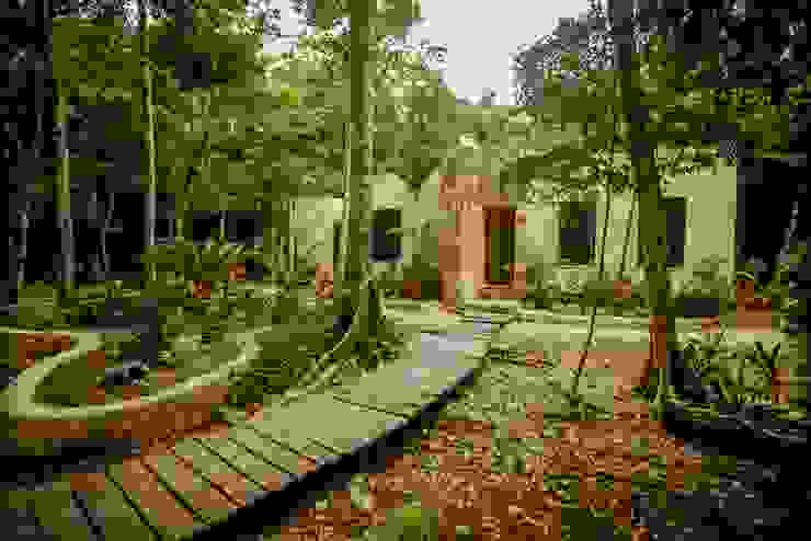 Casas modernas por IURO Moderno