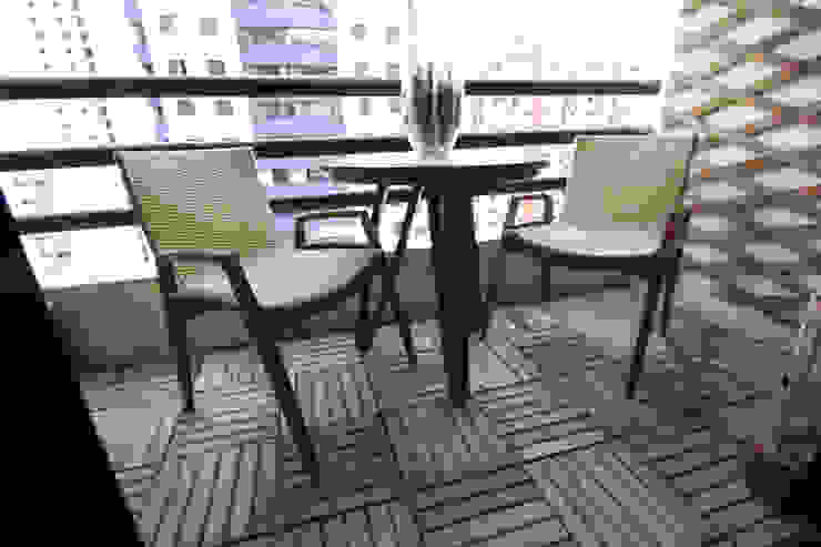 homify 트로피컬 발코니, 베란다 & 테라스 우드 녹색