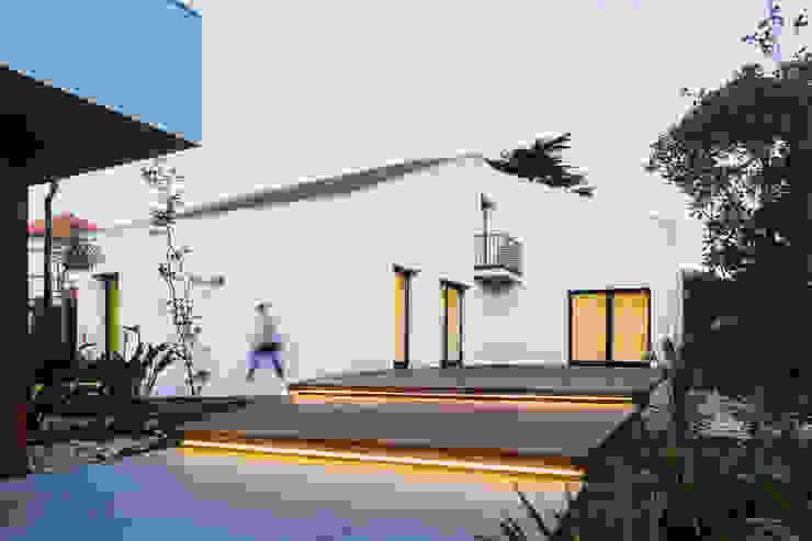 Consulado da República da Namíbia Casas modernas por a caixa negra Moderno