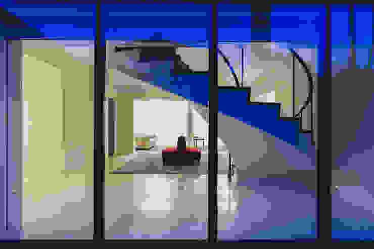 Consulado da República da Namíbia Casas modernas por a caixa negra Moderno