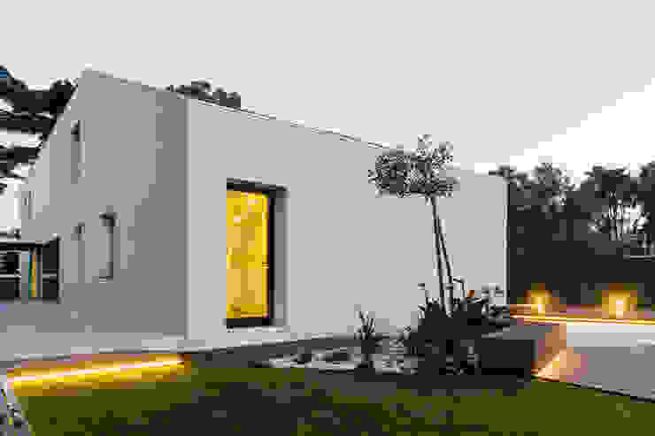 Consulado da República da Namíbia Casas modernas por a caixa negra Moderno