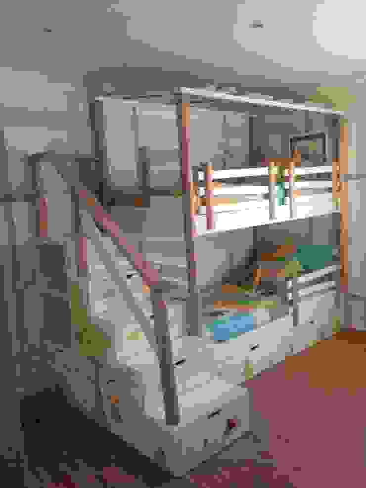 Beliche Cabana com Escada Estante, Oficina Rústica Oficina Rústica Eclectic style nursery/kids room Solid Wood Multicolored Beds & cribs