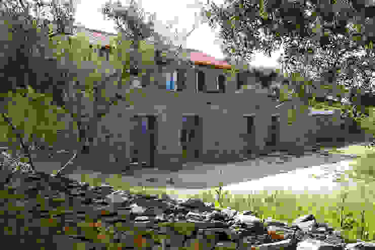 Casa Aldeia de Baixo - Alto Douro Vinhateiro, Germano de Castro Pinheiro, Lda Germano de Castro Pinheiro, Lda Rustikale Häuser Stein Holznachbildung