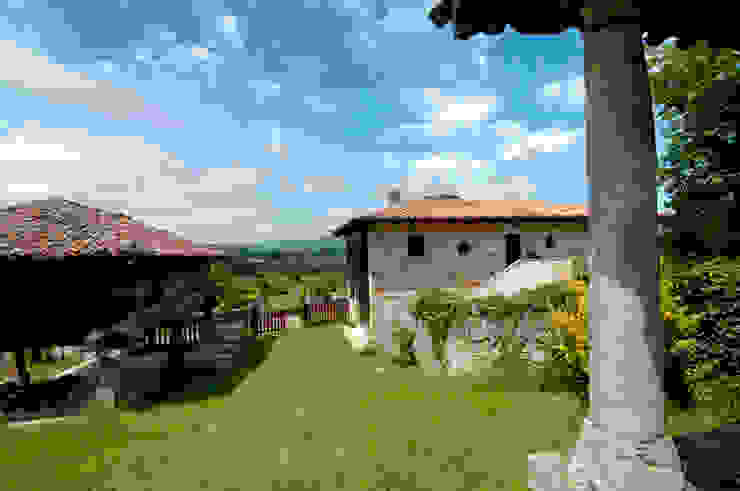 Vivienda en Vega de Selorio, RUBIO · BILBAO ARQUITECTOS RUBIO · BILBAO ARQUITECTOS Casas de estilo rural