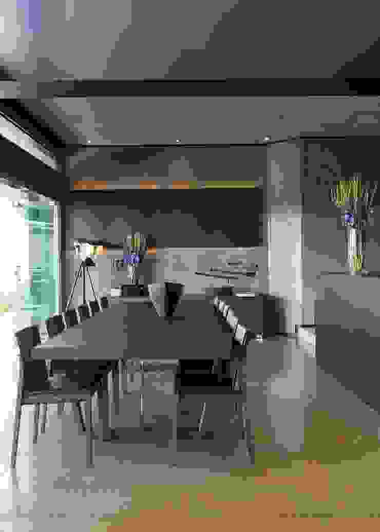 House in Kloof Road Nico Van Der Meulen Architects Sala da pranzo moderna