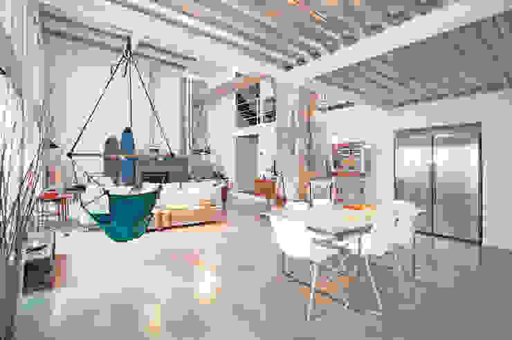 ‘Rehbailitacion edificio en Gracia’, lluiscorbellajordi lluiscorbellajordi Modern dining room
