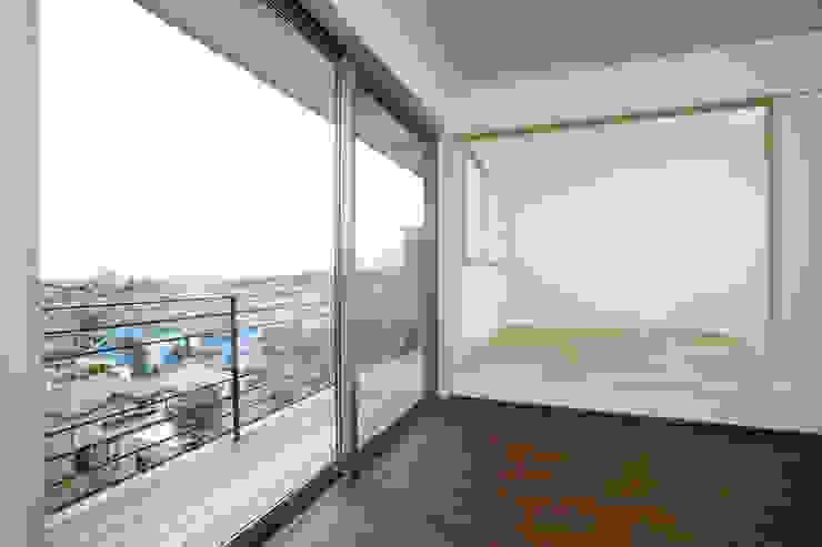 崖地の利点を最大に生かす！見晴らしのいいモダンな住まい  homify