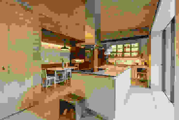 Modern style kitchen by Ricardo Moreno Arquitectos Modern