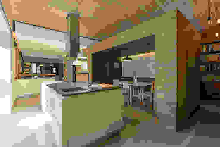 Modern style kitchen by Ricardo Moreno Arquitectos Modern