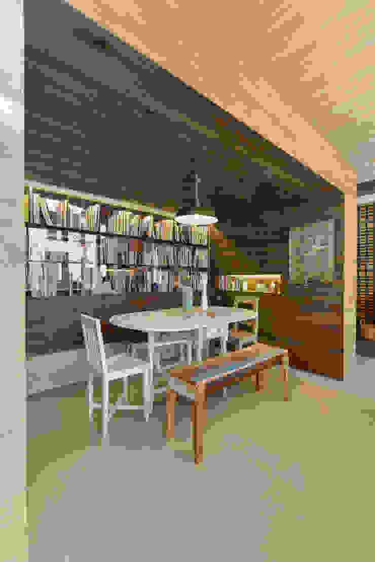 Modern style kitchen by Ricardo Moreno Arquitectos Modern