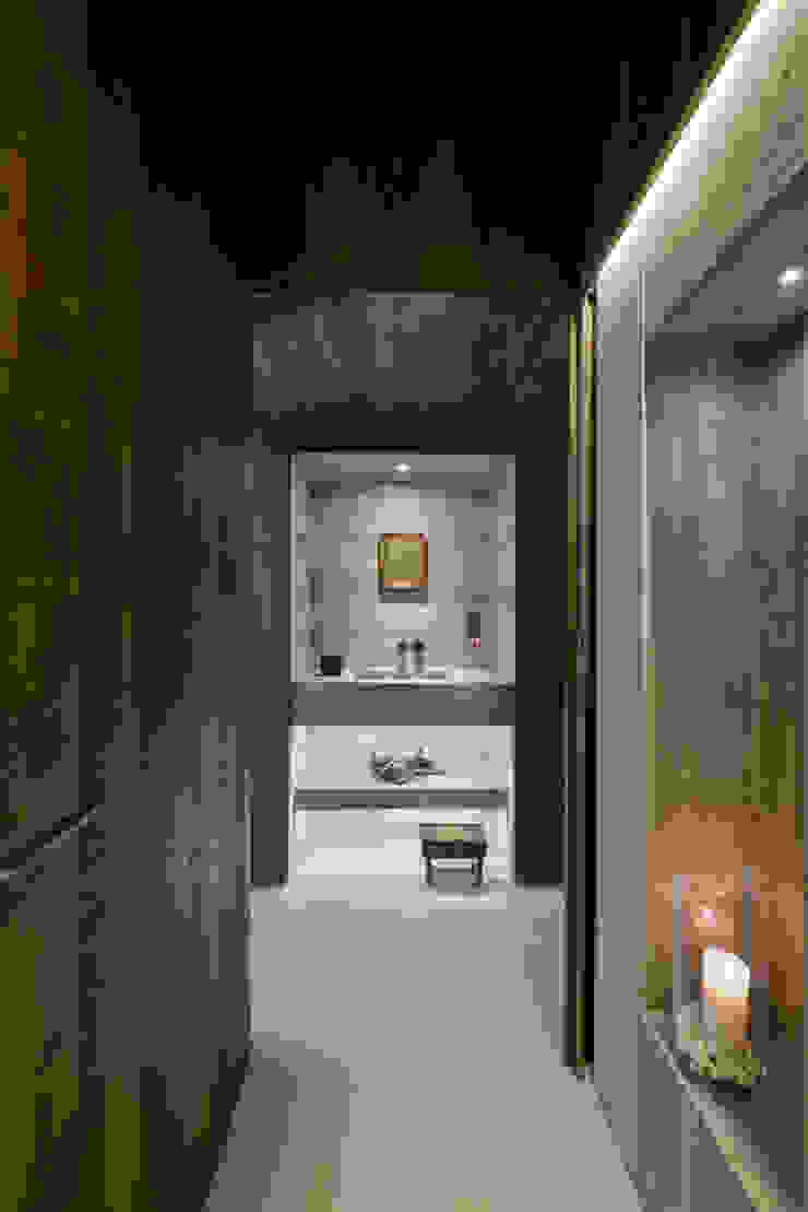 Modern style bathrooms by Ricardo Moreno Arquitectos Modern