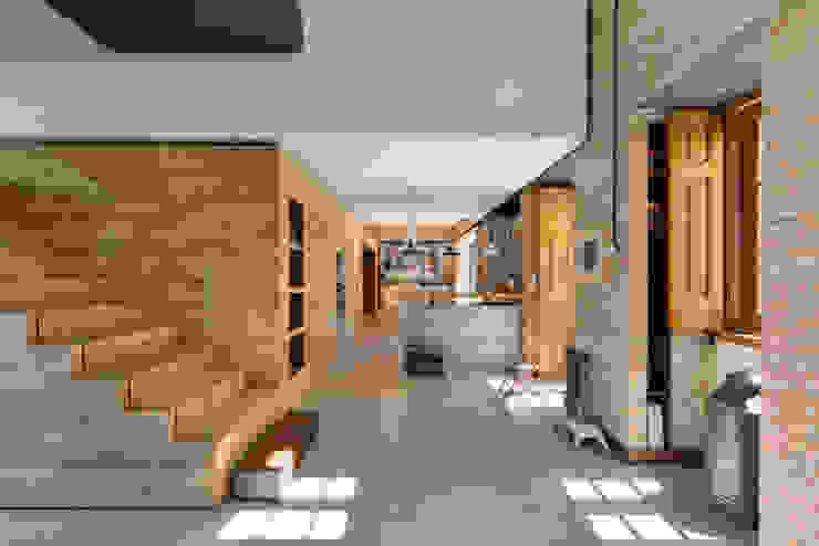 Modern style kitchen by Ricardo Moreno Arquitectos Modern