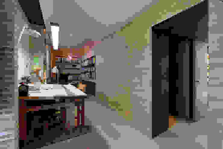 Modern style study/office by Ricardo Moreno Arquitectos Modern