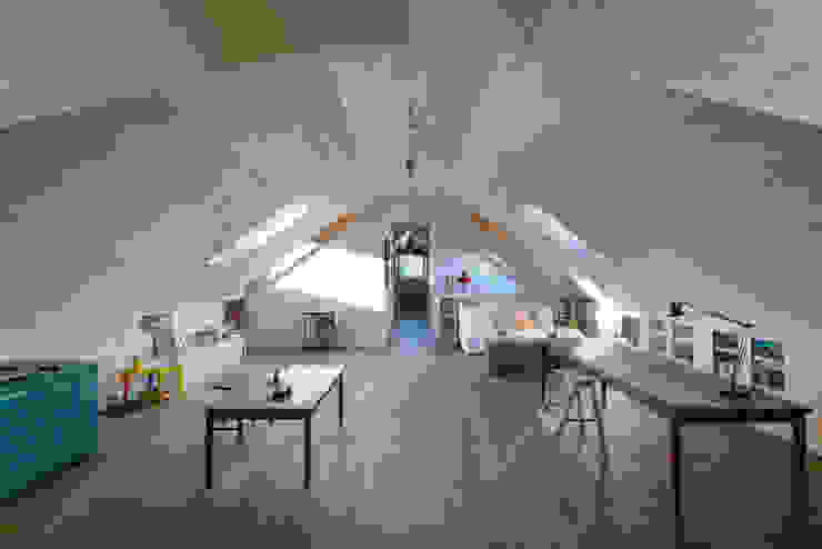 Modern style study/office by Ricardo Moreno Arquitectos Modern