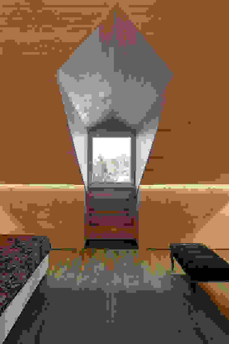 Modern style study/office by Ricardo Moreno Arquitectos Modern