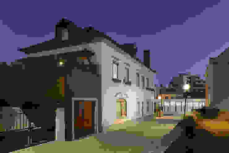 Modern houses by Ricardo Moreno Arquitectos Modern