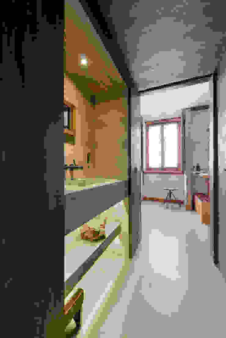 Modern style bathrooms by Ricardo Moreno Arquitectos Modern