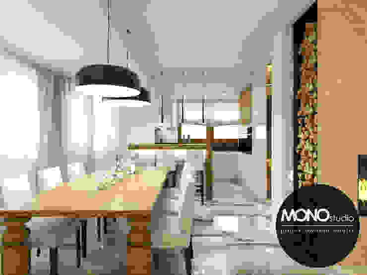 Nowoczesna otwarta na salon kuchnia w minimalistycznym charakterze MONOstudio Nowoczesna kuchnia Kompozyt drewna i tworzywa sztucznego Biały