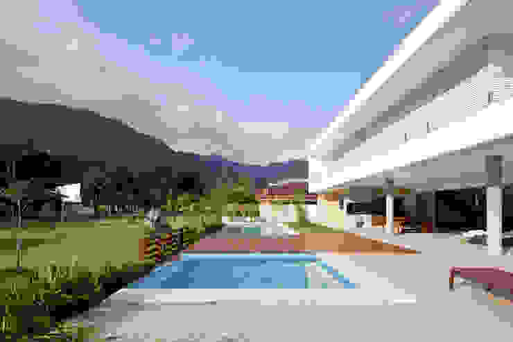 Conrado Ceravolo Arquitetos Piscina moderna