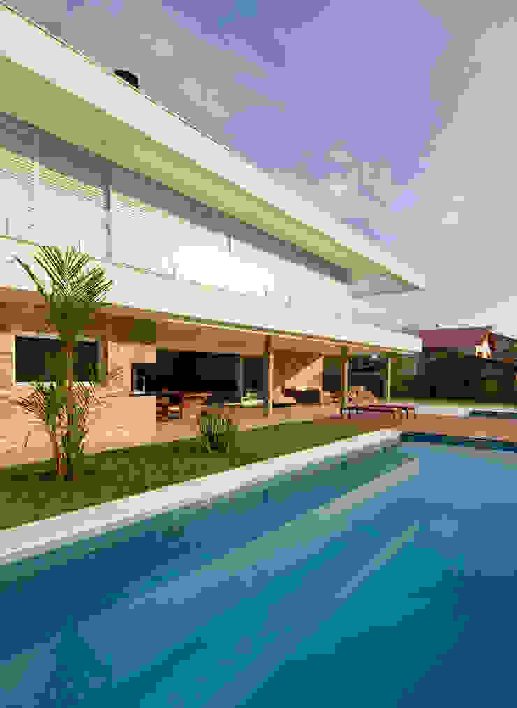Conrado Ceravolo Arquitetos Piscina moderna