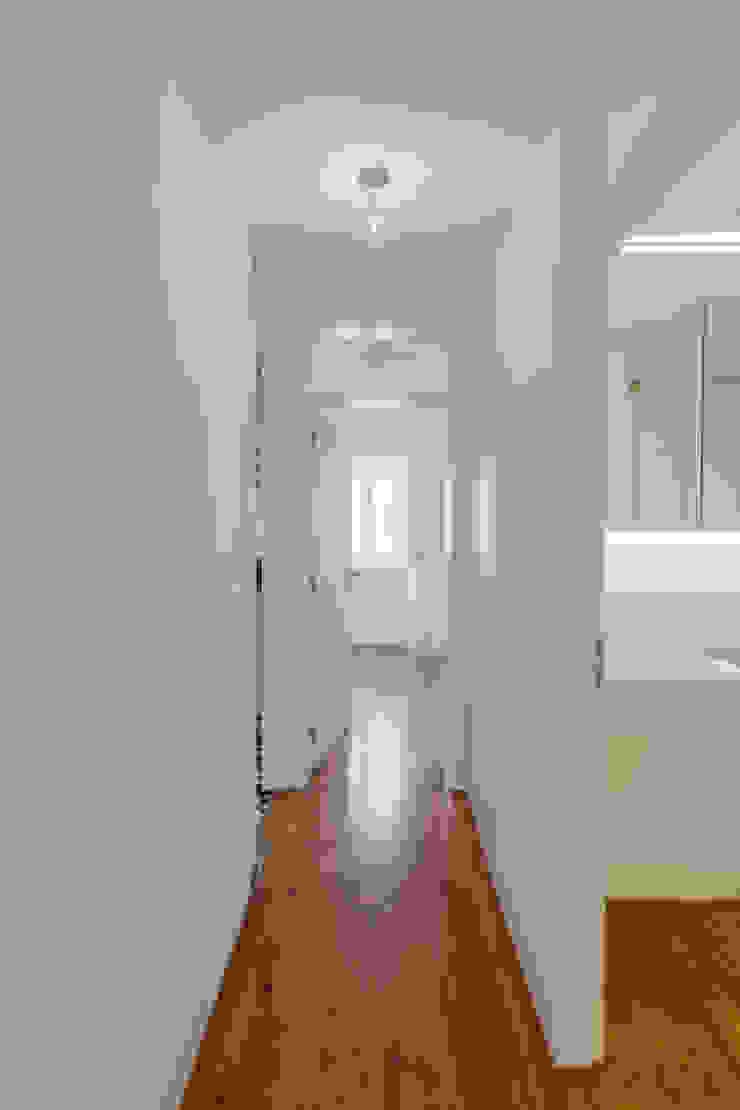 VSS ARQ Minimalist corridor, hallway & stairs
