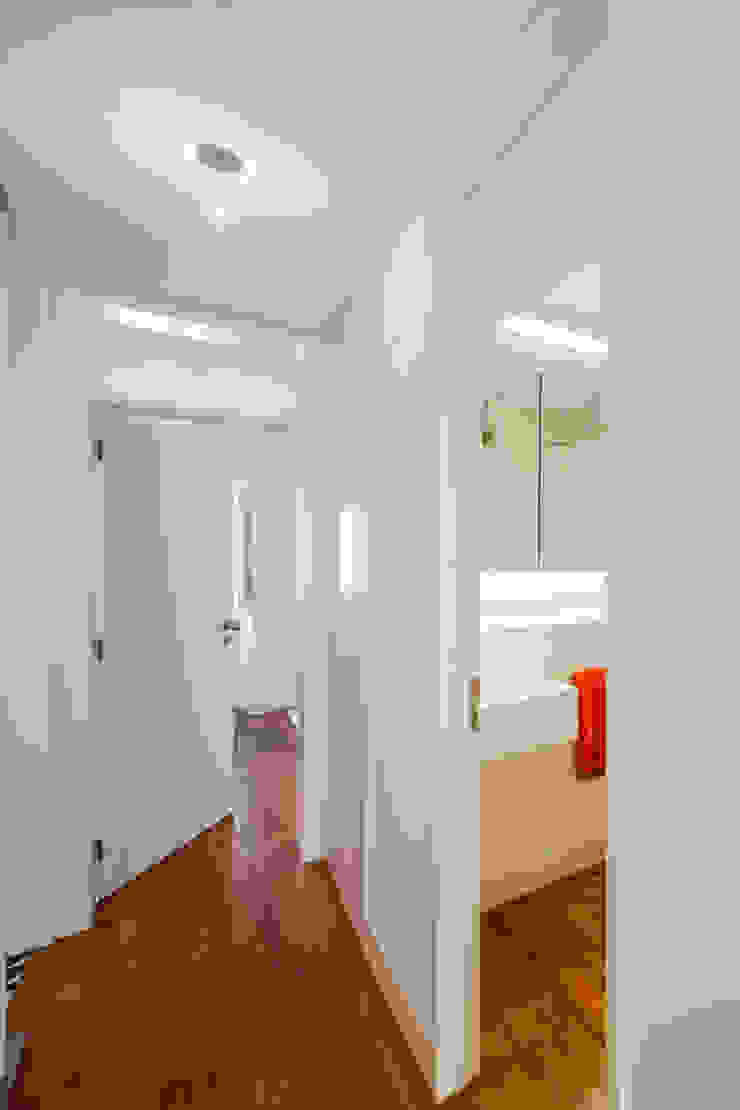 VSS ARQ Minimalist corridor, hallway & stairs
