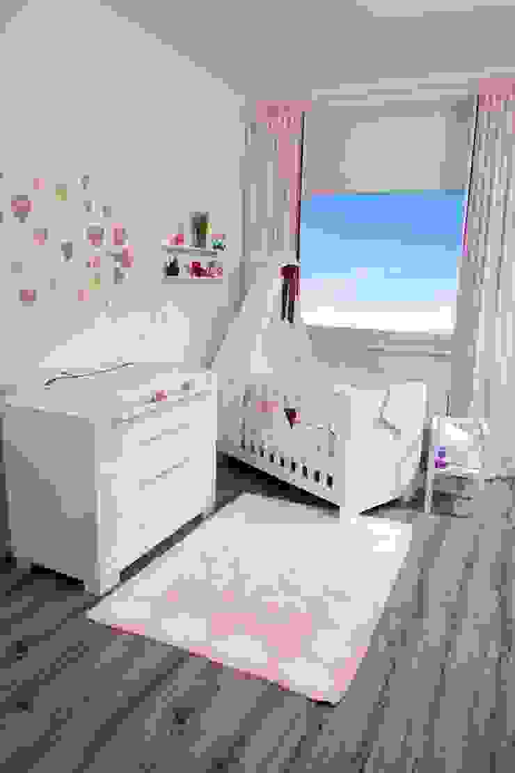 por Kidsroomstyle/KRS-Design Eclético