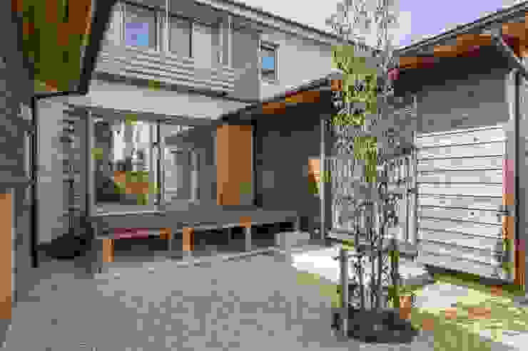 shu建築設計事務所 Balcone, Veranda & Terrazza in stile classico