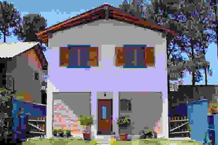 Casa Simples e Confortável, RAC ARQUITETURA RAC ARQUITETURA Rustic style houses Bricks White