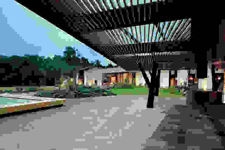 Pergolas , Productos Cristalum Productos Cristalum Rumah Modern Aluminium/Seng Wood effect