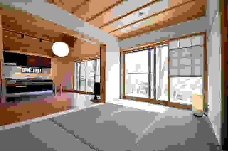 昭和モダンの木造住宅, モリモトアトリエ / morimoto atelier モリモトアトリエ / morimoto atelier Modern style bedroom Solid Wood