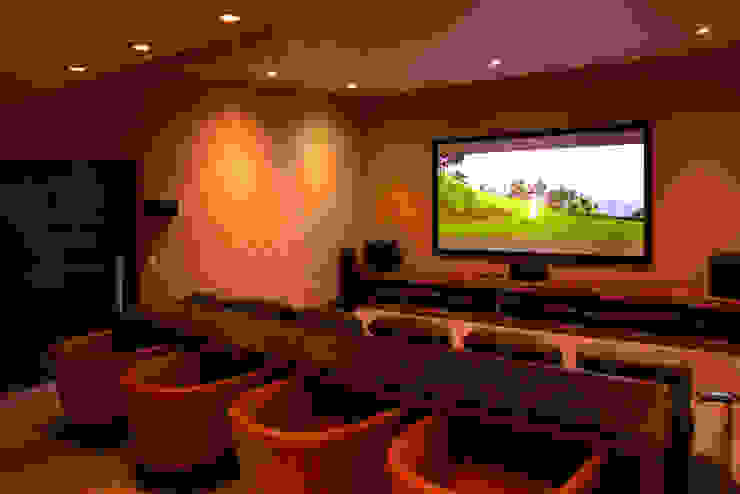 Adrián Martínez Arquitectos Moderner Multimedia-Raum