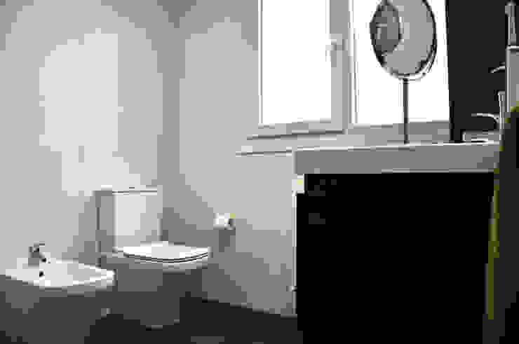 Casas Cube Modern bathroom