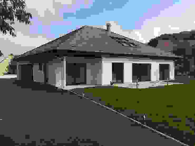 A.FUKE-PRIGENT ARCHITECTE Classic style houses