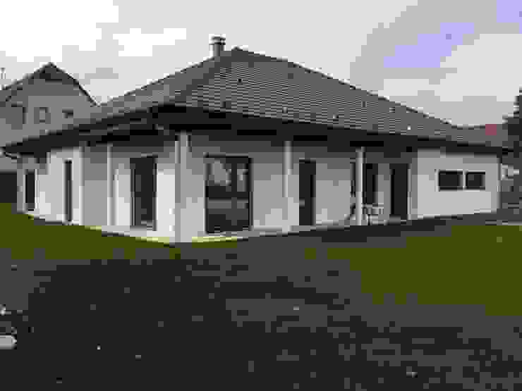 A.FUKE-PRIGENT ARCHITECTE Classic style houses